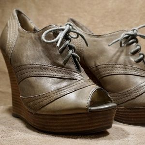 Seychelles Lace Up Gray Leather Wedge Heels Size 7